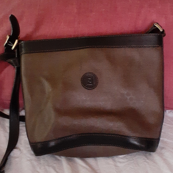 Fendi Handbags - 💥EUC VINTAGE FENDI BAG